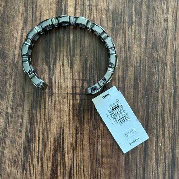 Express lined Rhinestone cuff bracelet - Picture 13 of 14